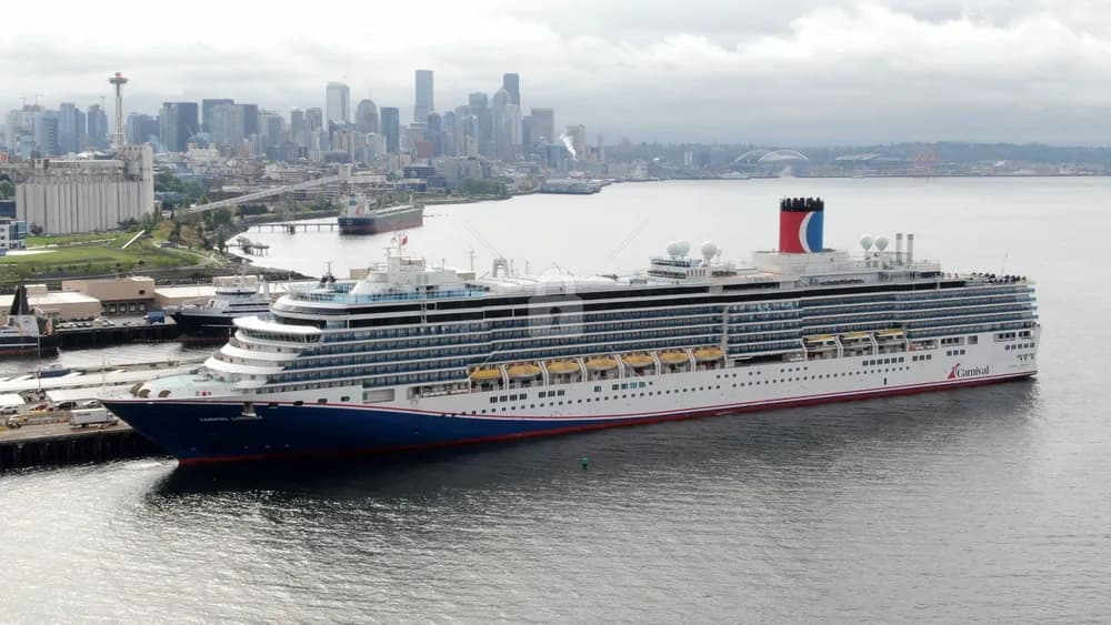 Carnival Luminosa cruise ship