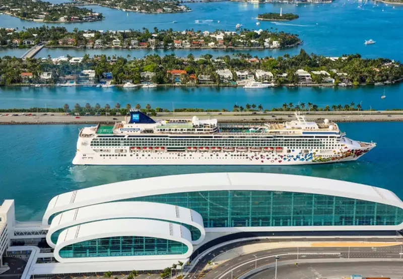 Norwegian Gem cruise ship